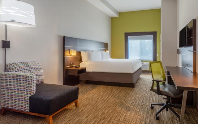 Holiday Inn Express Hotel & Suites Charlotte Arrowood, an IHG Hotel