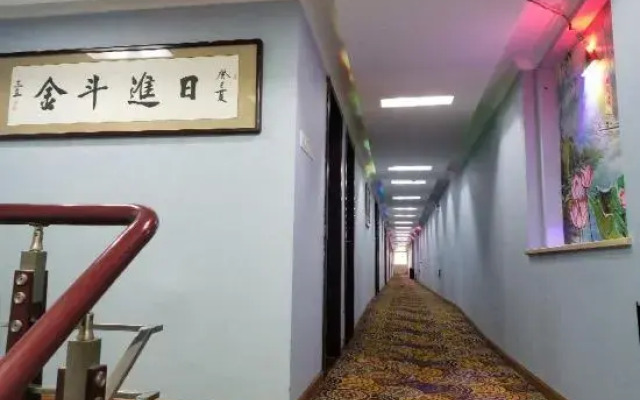 6 Plus 1 Fashion Hotel