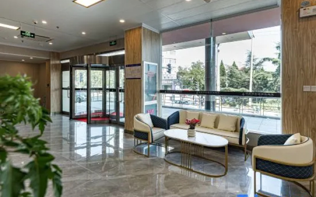 Yantai Shenlan Business Travel Hotel