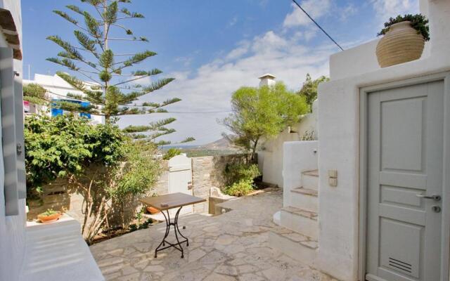 4-bedroom Cycladic Villa with Seaview