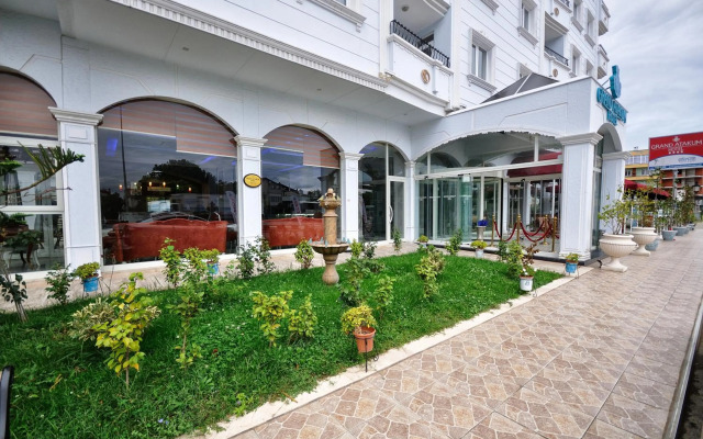 Grand Atakum Hotel