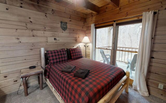 The  Lazy Bear - 2 Br Cabin