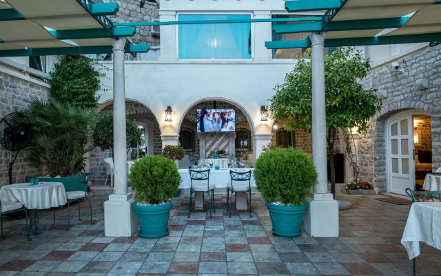 Hotel Azimut