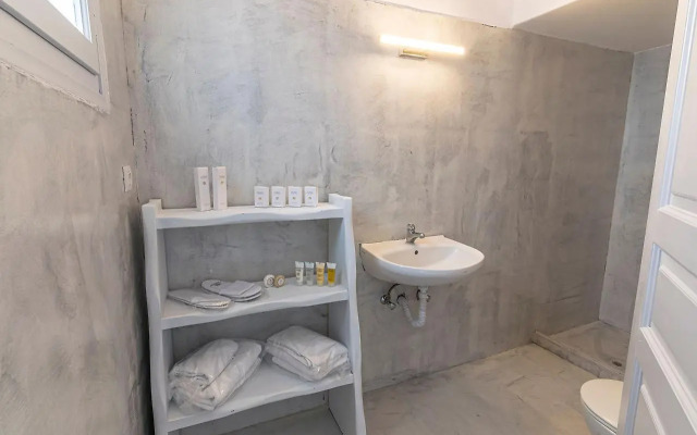 Phaos Santorini Suites