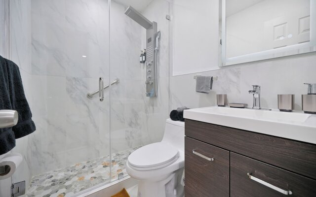 Jungle Getaway Wynwood Massage shower BBQ Patio