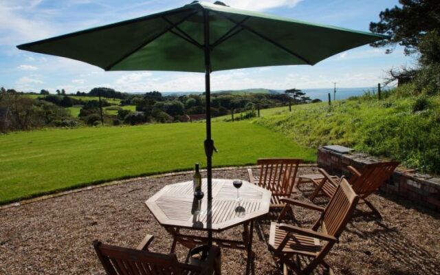 Holiday Home Cae Cwpwl
