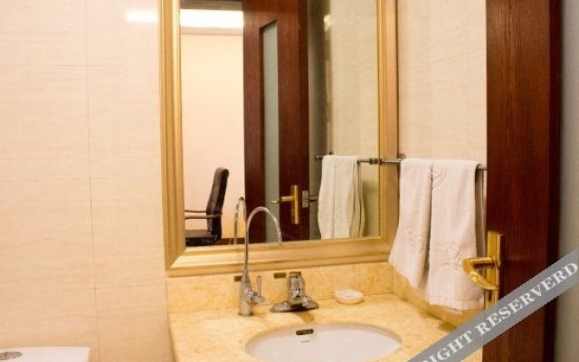 Zhengyang Hot Spring Business Hotel