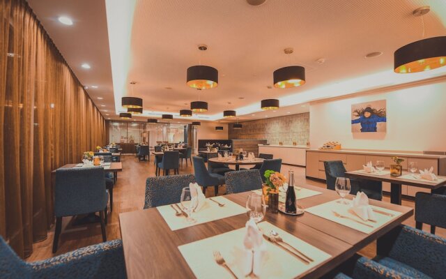 NUHR Medical - Hotel & Restaurant