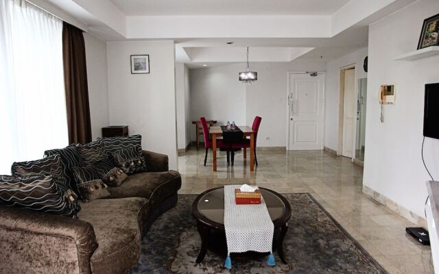 Classic Brawijaya Apartment with Pool View