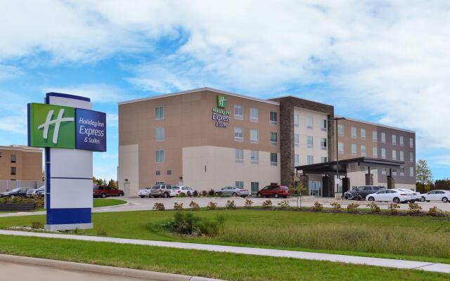 Holiday Inn Express & Suites Marshalltown, an IHG Hotel