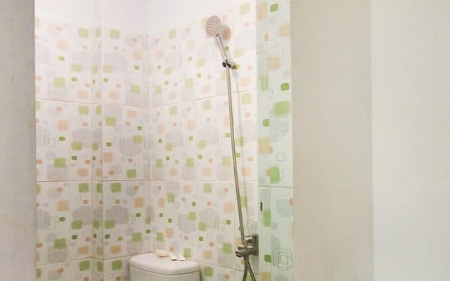 Shinta Guesthouse by OYO Rooms