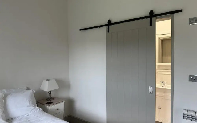 Lodge/ Kingbed/ Privg/ Petsok/ Freep/ Wifi
