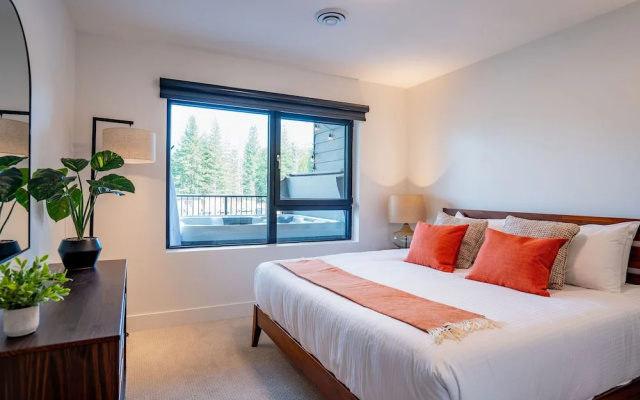 Huckin' Harry's by Revelstoke Vacations