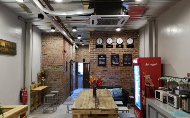 Iron Inn - Hostel
