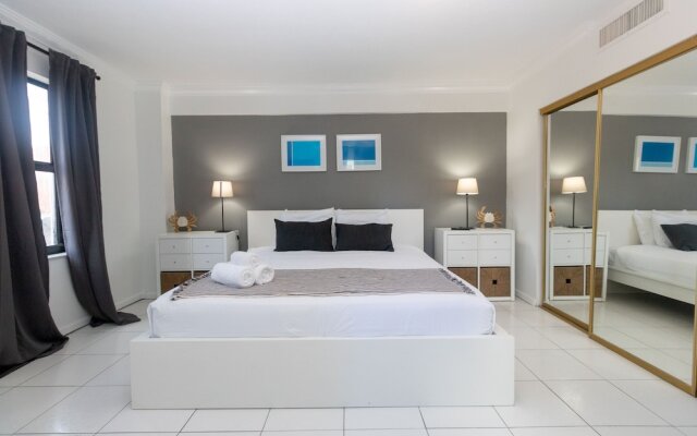 341 APT Hollywood Beach