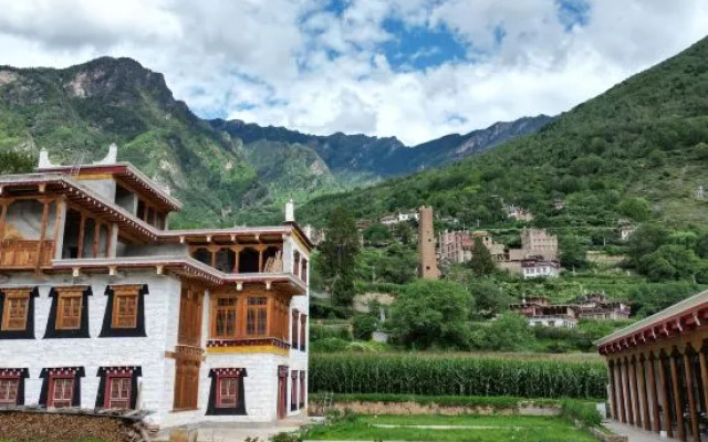 Yixiang Pavilion boutique