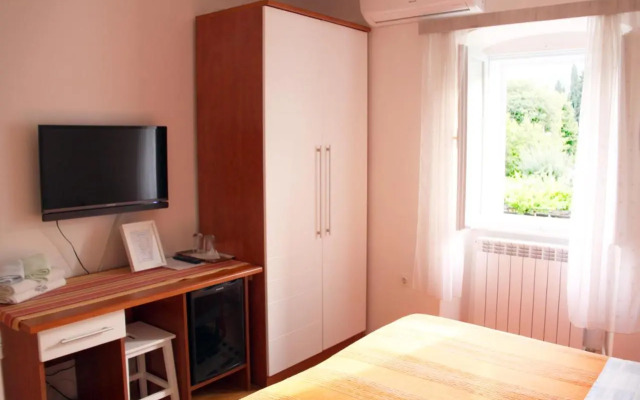 Apartments & Rooms Nada