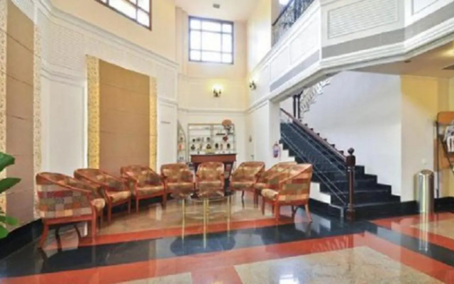 OYO 4806 Holiday Hotel