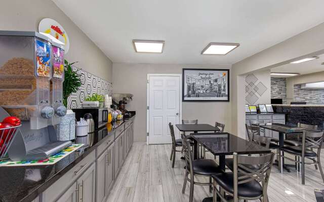 Super 8 by Wyndham Nashville West