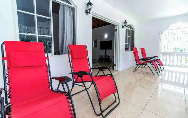 Runaway Bay Gem Villa