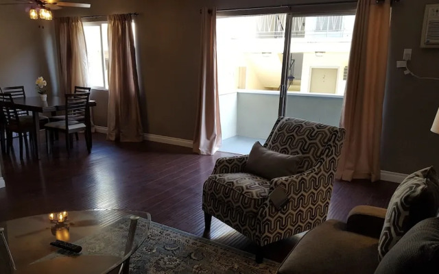 Fully Renovated 1 min. to Melrose Ave.