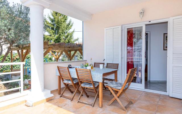 Beach Apartment Alenka Red