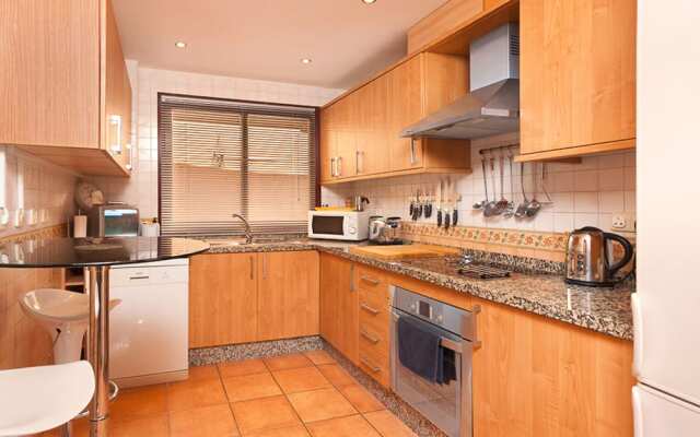 Stunning 4 bed duplex with sea views