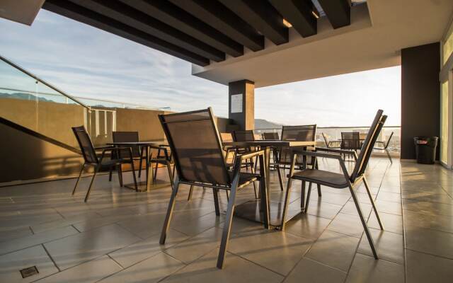 Niza Five Luxury Beach Apartments