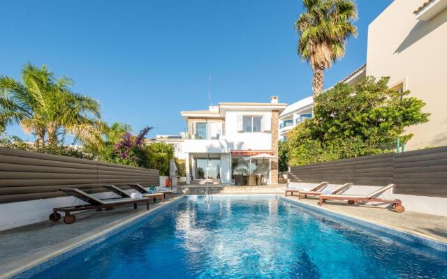 Laguna Sunrise by Ezoria Holiday Rentals