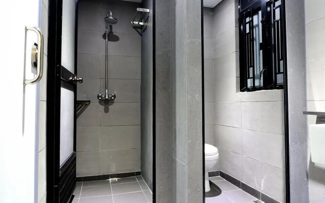 Hop Inn - Hostel