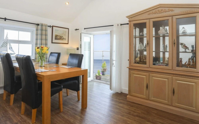 3 The Coach House - Penthouse Apartment