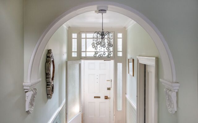 Melrose Lodge 4-bedroom house 1-bed flat