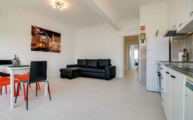 Modern 2 Bedroom Apartment With Views in Lisbon