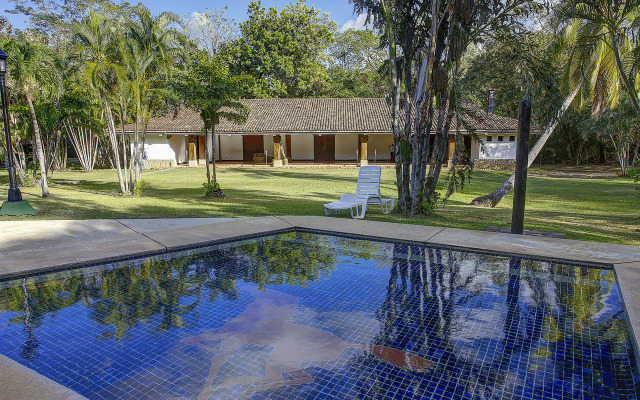 Hacienda La Pacífica Eco-Lodge