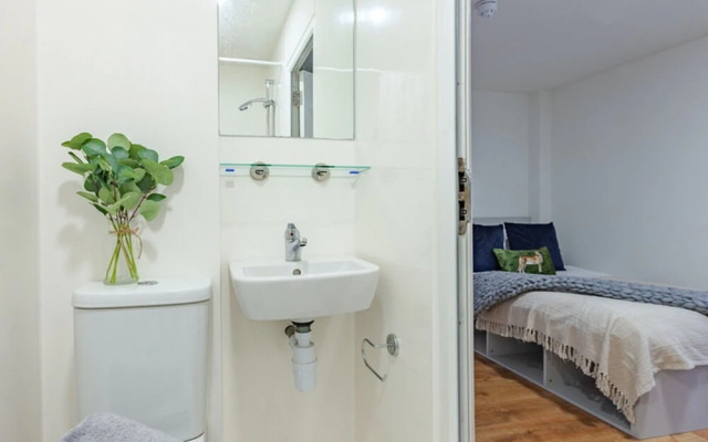 Rooms & Studios for STUDENTS Only BOLTON