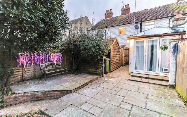 Beautiful 3-bed Cottage in Burnham-on-crouch
