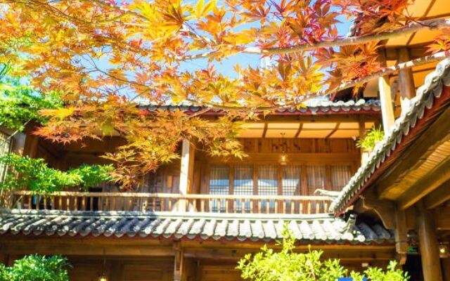 Flower court in Lijiang