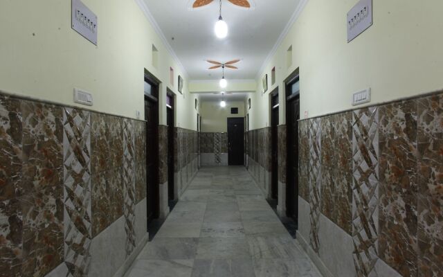 Prateek Residency by Goroomgo