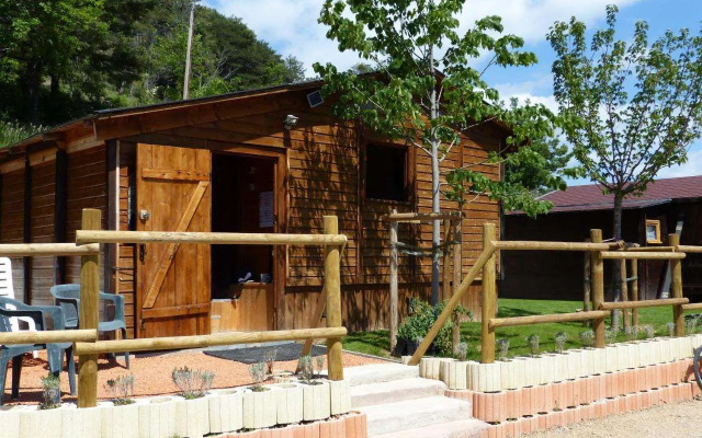 Camping A La Ferme De Bourras