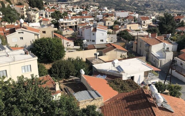 Inviting 2-bed Apartment in Pissouri- Ti Thea