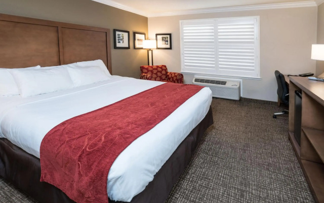 Comfort Suites Fresno River Park