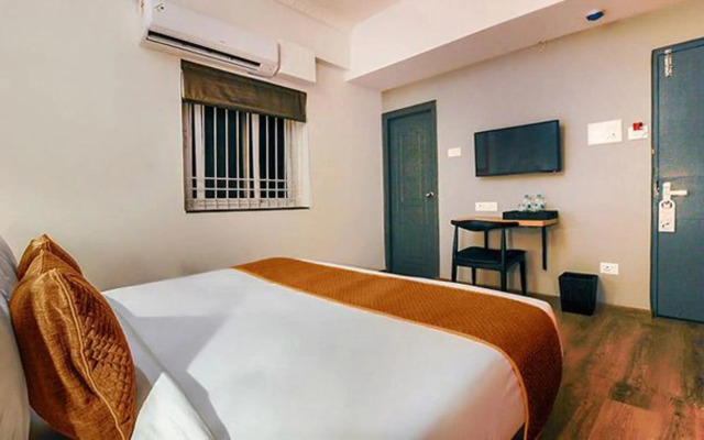 OYO 17209 SIlverKey Malikarjuna Residency