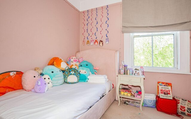 Charming 3BD Oasis 3 Min Walk From Beach Front!