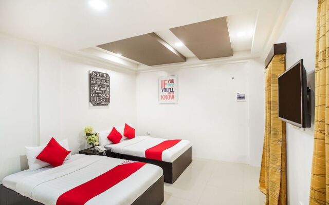 OYO 489 Casa Mia Hotel Suites