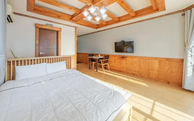 Geoje Come and Stay Pension