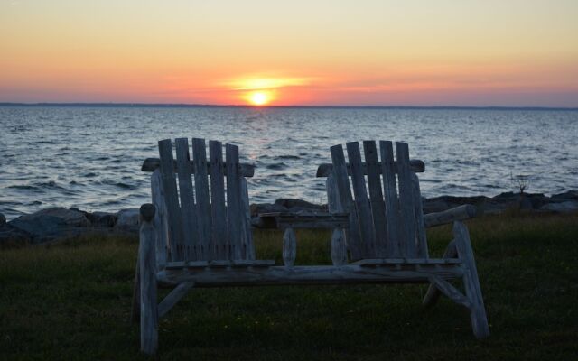 Black Walnut Point Inn