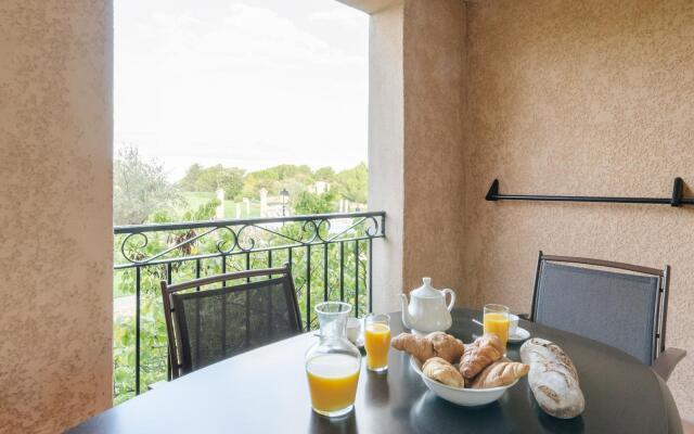 Pierre & Vacances Hotel Du Golf De Pont Royal En Provence