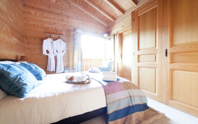 Luxury Holiday Home in La Côte-d'arbroz With Sauna