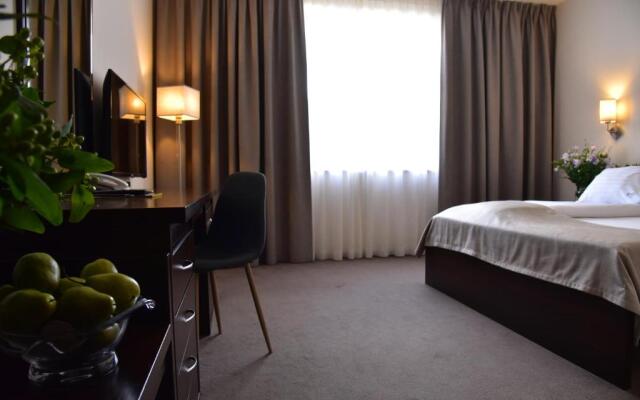Hotel Hi-Fi Spa