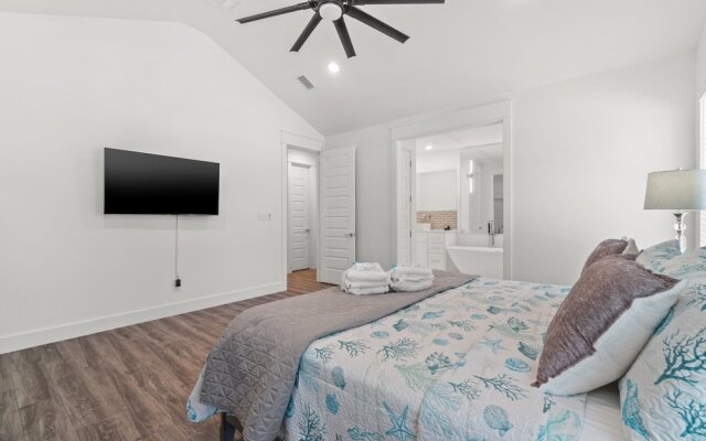 Brand NEW Expansive Coastal Home w/ Custom Furnishings Sleeps 15
